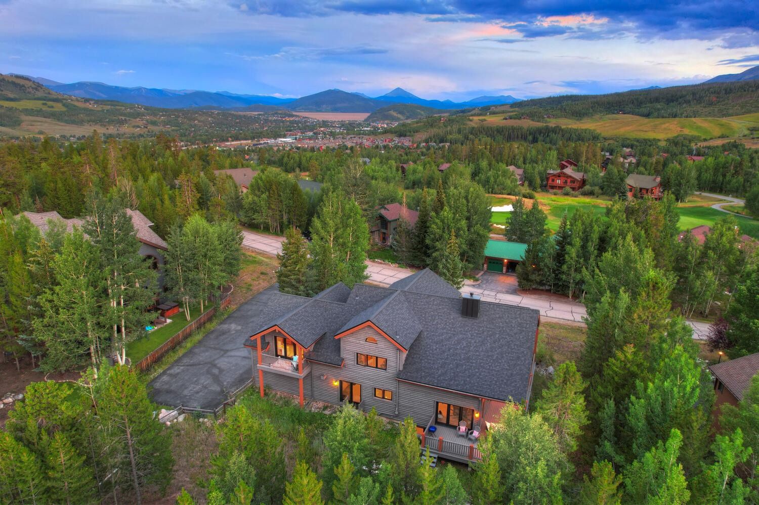 Eagles Nest golf community in Silverthorne from above