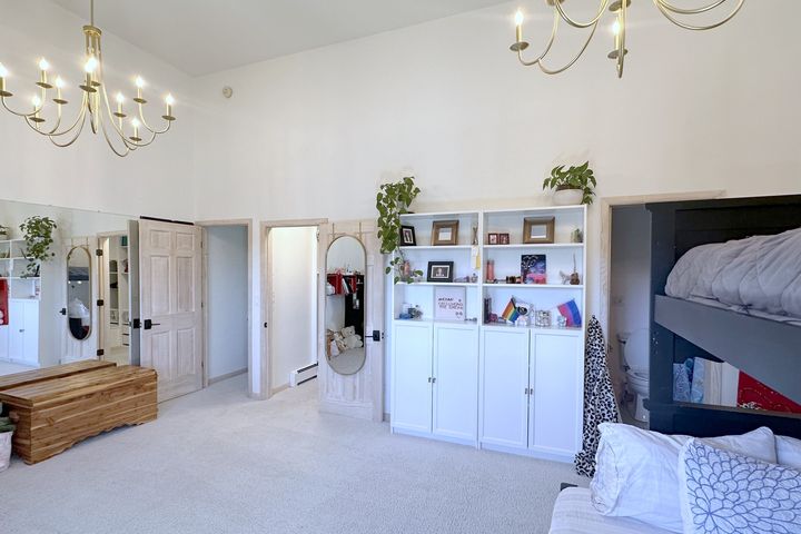 Kids' room built-ins, mirror and closet